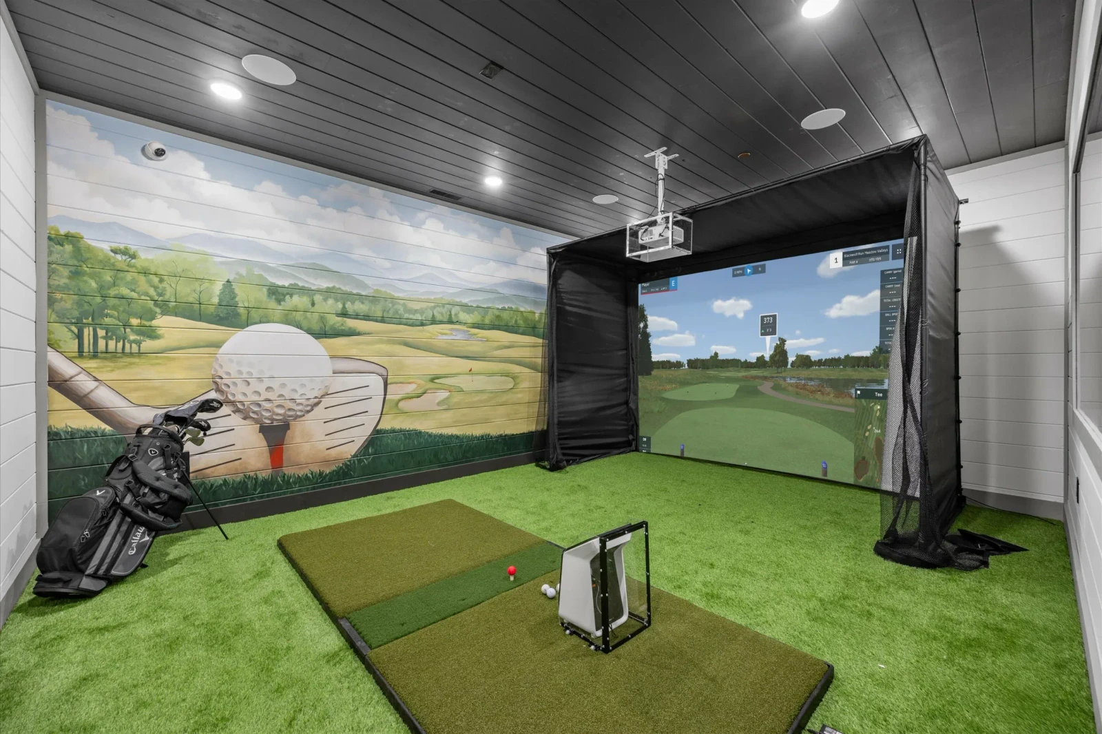 Gatlinburg cabin with golf simulator